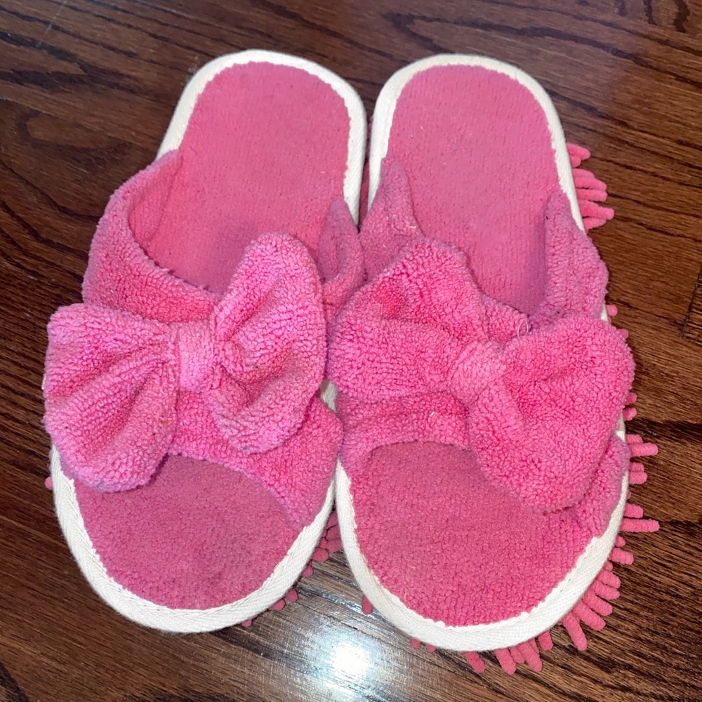 CUTE PINK FLOOR DUSTER SLIPPER!